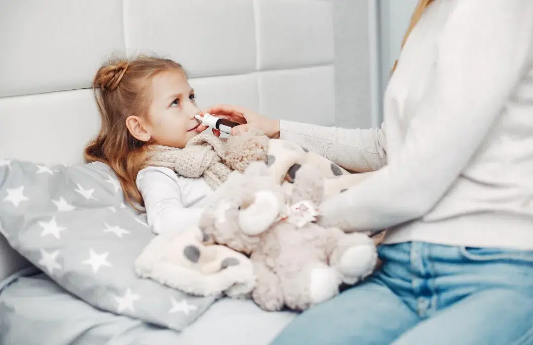 Enfants et virus hivernaux : adapter les gestes barrières selon l’âge