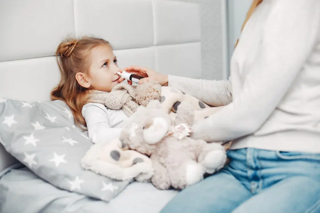 Enfants et virus hivernaux : adapter les gestes barrières selon l’âge